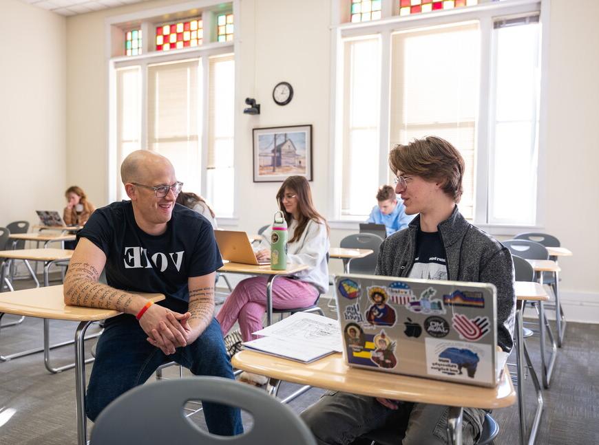 Jonathan Redding talks with a NWU student.